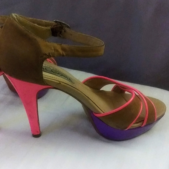 Heels - Picture 3 of 9